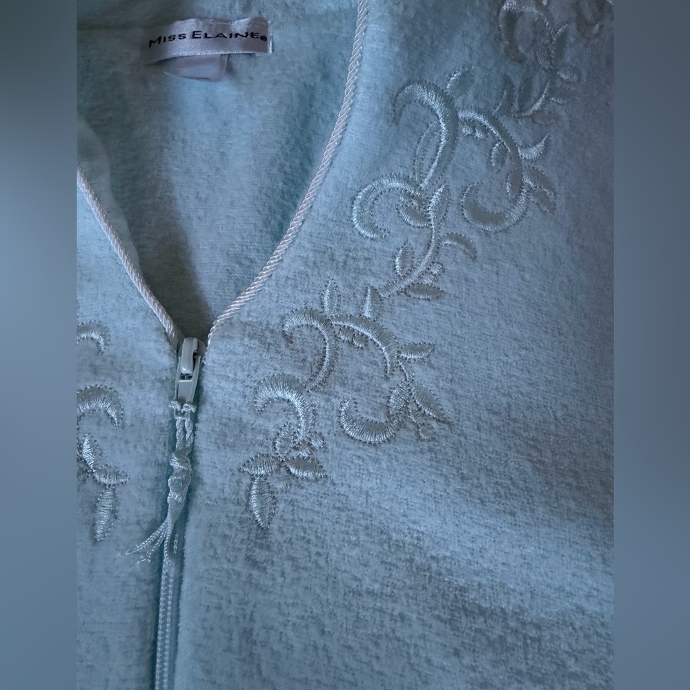 Miss Elaine M robe‎ light blue long sleeves pockets